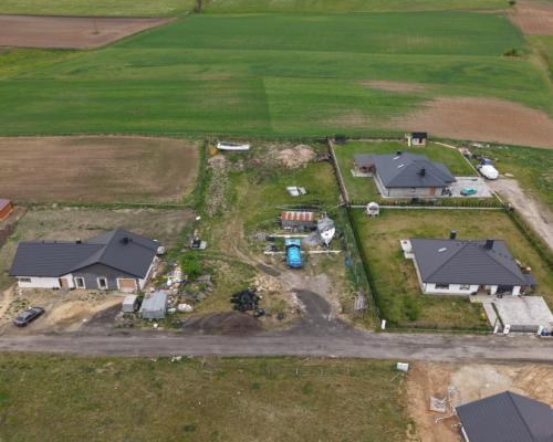 Działka budowlana 2437 m² – Stradomno