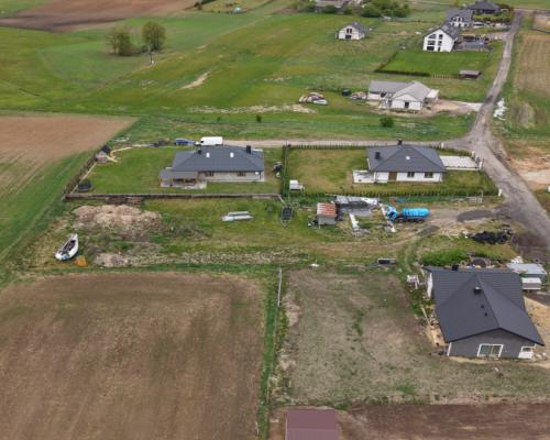 Działka budowlana 2437 m² – Stradomno