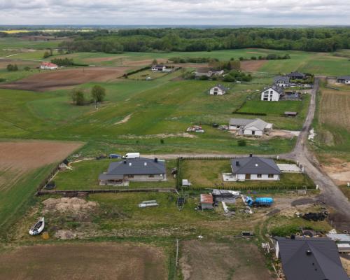Działka budowlana 2437 m² – Stradomno