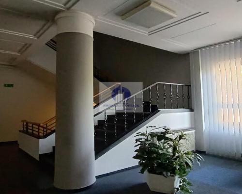Śródmieście: lokal biurowo-usługowy 73,20 m2 z umywalką, do wynajęcia