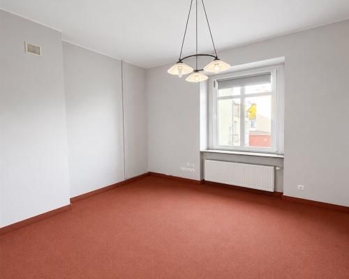 Przestronny apartament w kamienicy z windą