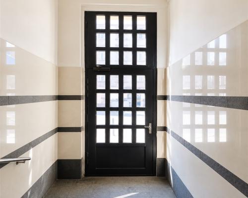 Przestronny apartament w kamienicy z windą