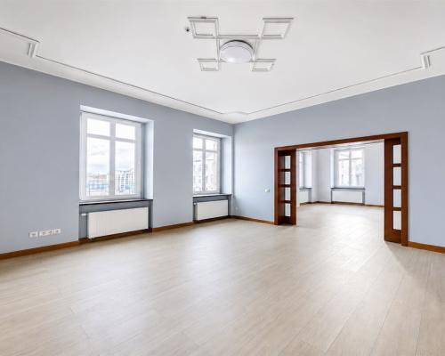 Przestronny apartament w kamienicy z windą
