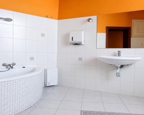 Przestronny apartament w kamienicy z windą
