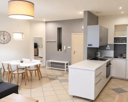 Funkcjonalny apartament w pobliżu Parku Chopina