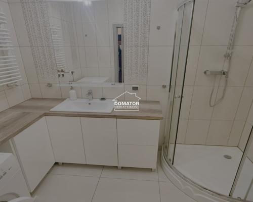 Do wynajęcia apartament, na Osiedlu Sześciu Planet , całkowicie wyposażony i stylowo urządzony. W skład mieszkania wchodzą , p