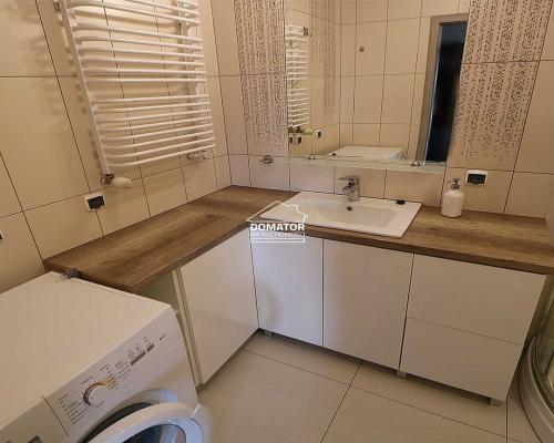 Do wynajęcia apartament, na Osiedlu Sześciu Planet , całkowicie wyposażony i stylowo urządzony. W skład mieszkania wchodzą , p