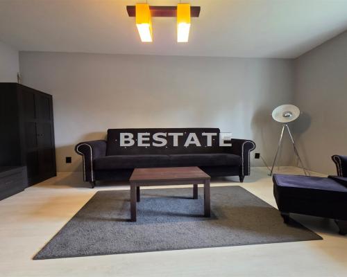 Kawalerka po remoncie w niskiej zabudowie