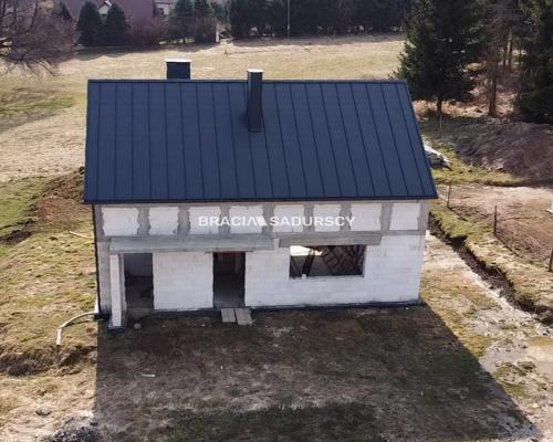 Dom w spokojnej okolicy Jeziora Dobczyckiego.