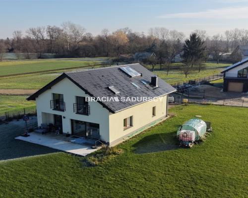 Dom, Kraków, ul Rumiakowa, 164 m 2 , działka 10 a, 1550 tys zł.   Na sprzedaż nowoczesny dom jednorodzinny z 2023 roku