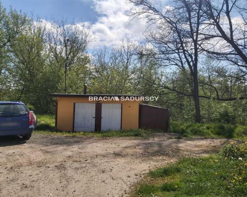 Chrzanów, ul. Kolonia Fabryczna - do sprzedania garaż (z możliwym najemcą)    Oferujemy garaż o powierzchni 26 m2 wra