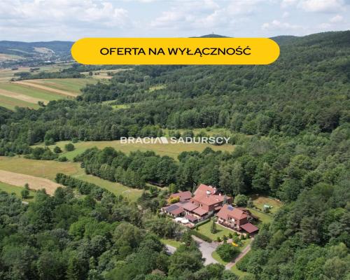 Kompleks Komercyjny 820 m² u stóp Beskidu Wyspowego | Działka 1,45 ha | Iwkowa    Szukasz unikalnej nieruchomości