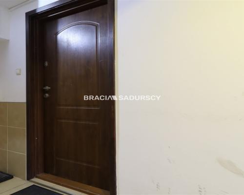 Lokal użytkowy o pow. 45 m 2  blisko centrum i krakowskich uczelni      Oferujemy na sprzedaż lokal użytkowy o powierzchni 45