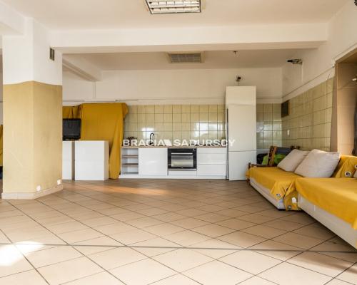 Lokal do wynajęcia w Centrum miejscowości Radziszów.   Mam przyjemność zaoferować Państwu lokal do wynajęcia  o powierz
