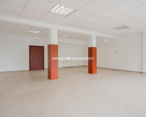 Lokal handlowo-usługowy 77,3 m², parking, Skawina
