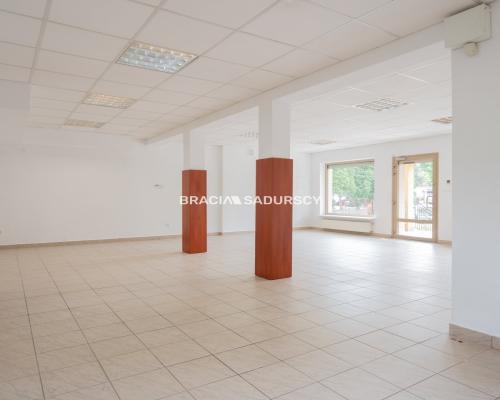 Lokal handlowo-usługowy 77,3 m², parking, Skawina