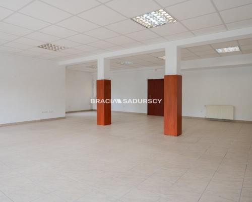 Lokal handlowo-usługowy 77,3 m², parking, Skawina