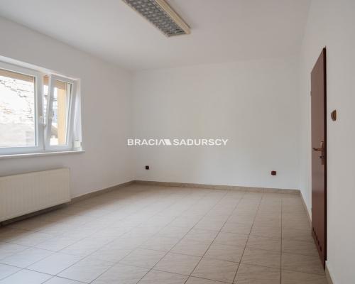 Lokal handlowo-usługowy 77,3 m², parking, Skawina