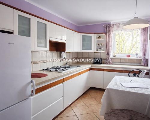 Garaż, 3 pokoje i osobna kuchnia. Wrocławska