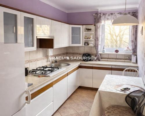 Garaż, 3 pokoje i osobna kuchnia. Wrocławska