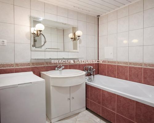 Garaż, 3 pokoje i osobna kuchnia. Wrocławska