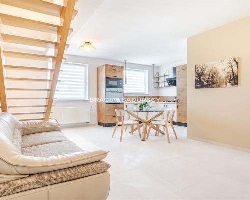 3 pokoje, 2-poziomy, balkon, zamknięte osiedle