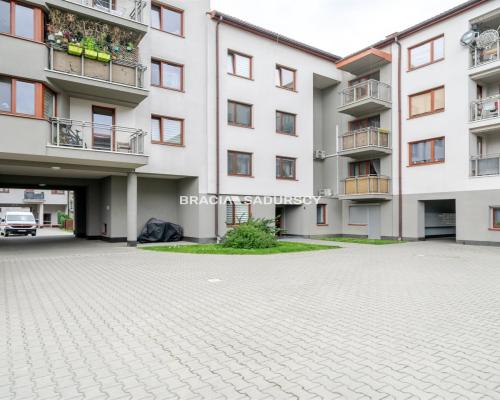 2 pok (oddzielne)  48m2 z garazem