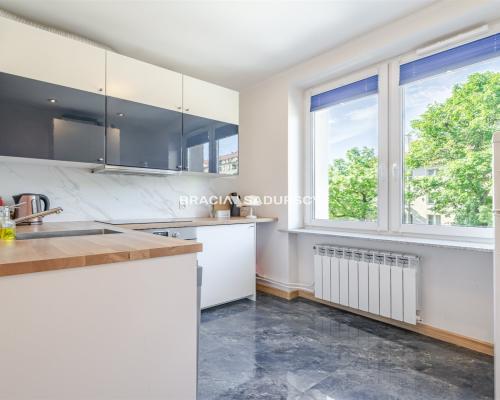 2 pok/ os. kuchnia/ balkon/ ul. Królewska.