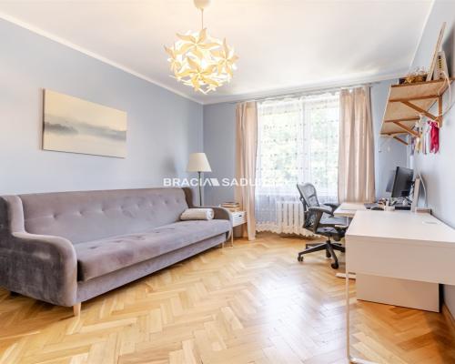 2 pok/ os. kuchnia/ balkon/ ul. Królewska.