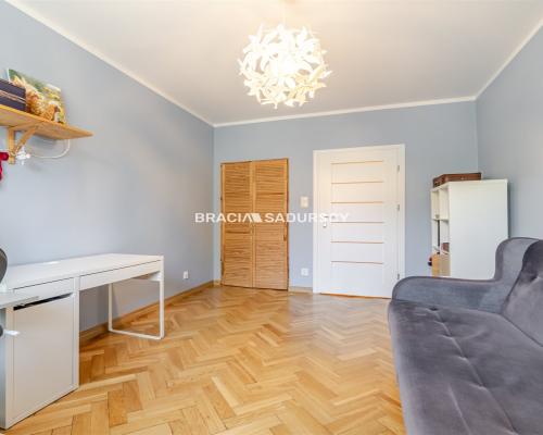 2 pok/ os. kuchnia/ balkon/ ul. Królewska.