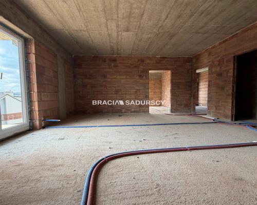 3 pok 65m2 ostatnie piętro 2 balkony winda