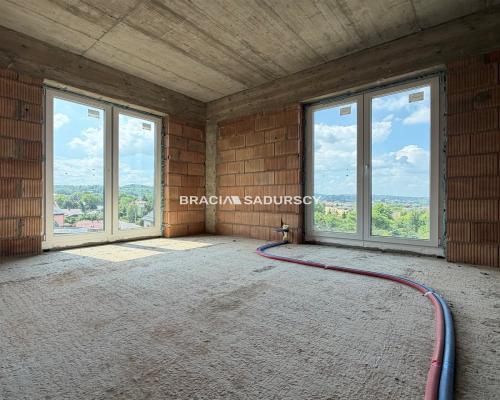 3 pok 65m2 ostatnie piętro 2 balkony winda