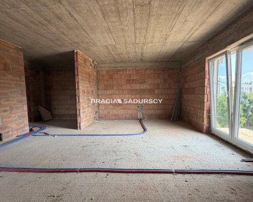 3 pok 65m2 ostatnie piętro 2 balkony winda