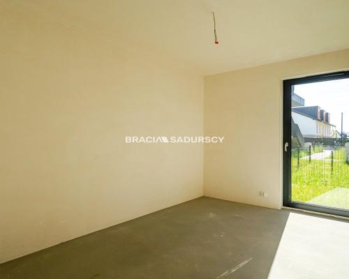3pokoje,50m2,nowe budownictwo,2 ogródki,m.postojow