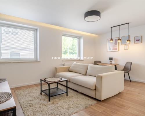 Bochnia, 2-pokojowe mieszkanie o powierzchni 37 m² wraz z miejscem postojowym. Mieszkanie położone na parterze pięciopięt