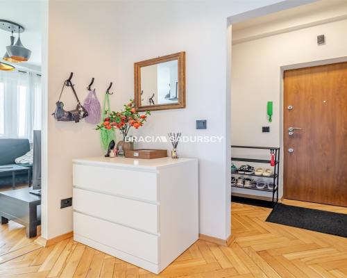 Kraków, al. Grottgera, Krowodrza - mieszkanie 39 m² z balkonem i garażem.   Na sprzedaż dwupokojowe mieszkanie o