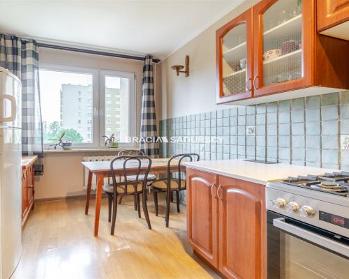 Przestronne 4-pokojowe mieszkanie | Czyżyny | Balkon | 4 piętro    Na sprzedaż przestronne, rozkładowe 4-pokojowe mieszkanie