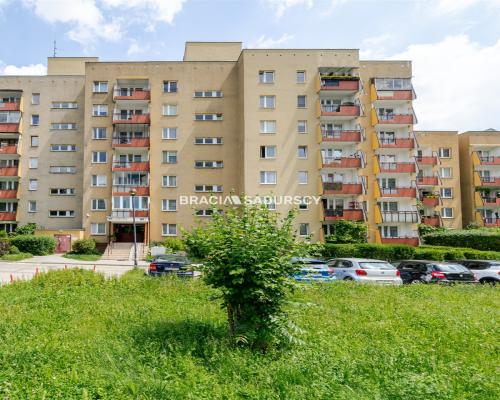 Przestronne 4-pokojowe mieszkanie | Czyżyny | Balkon | 4 piętro    Na sprzedaż przestronne, rozkładowe 4-pokojowe mieszkanie