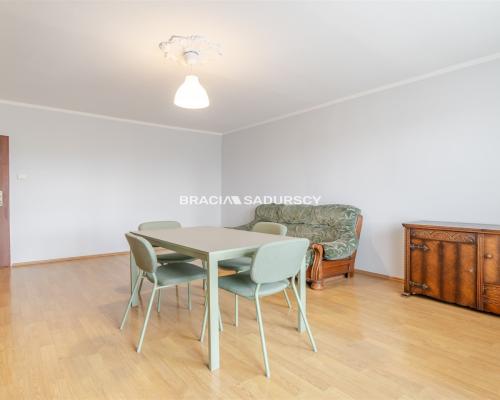 Przestronne 4-pokojowe mieszkanie | Czyżyny | Balkon | 4 piętro    Na sprzedaż przestronne, rozkładowe 4-pokojowe mieszkanie