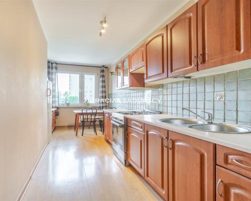 Przestronne 4-pokojowe mieszkanie | Czyżyny | Balkon | 4 piętro    Na sprzedaż przestronne, rozkładowe 4-pokojowe mieszkanie