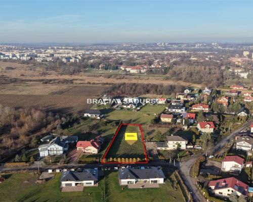 Na sprzedaż - działka budowlana 2358 m², Kraków - Nowa Huta (Mogiła)   Oferujemy piękną działkę budowlaną o powie