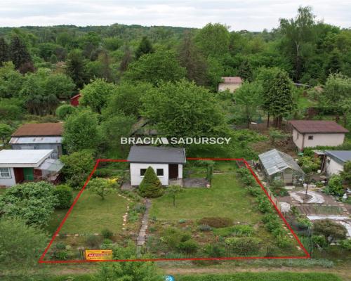 Działka w ROD „Wiślana Dolina” - ul. Rybna, Przegorzały   W pobliżu: ZOO, Park Decjusza, Las Wolski, Kopiec Kościu