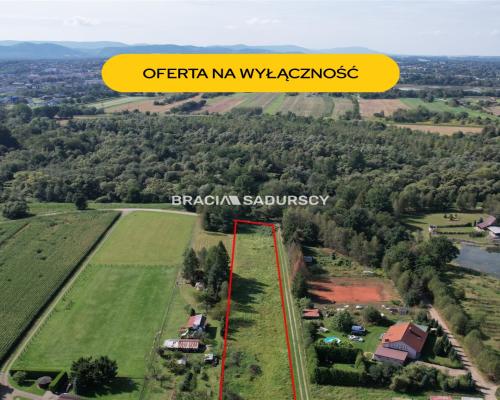 Działka budowlana 43 a  obok Wadowic - możliwa  zabudowa jednorodzinna lub usługowa       Oferujemy na sprzedaż atrakcyjnie p