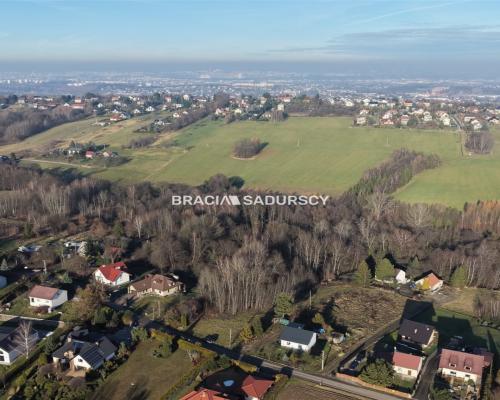 D  ziałka budowlana o pow. 29 arów w Sygneczowie gm. Wieliczka    Oferujemy na sprzedaż działkę budowlaną położoną w m