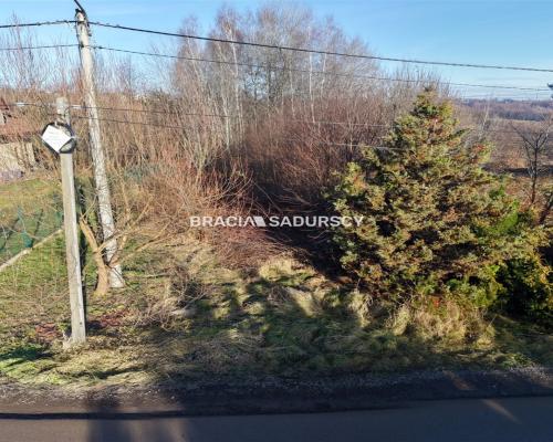 D  ziałka budowlana o pow. 29 arów w Sygneczowie gm. Wieliczka    Oferujemy na sprzedaż działkę budowlaną położoną w m