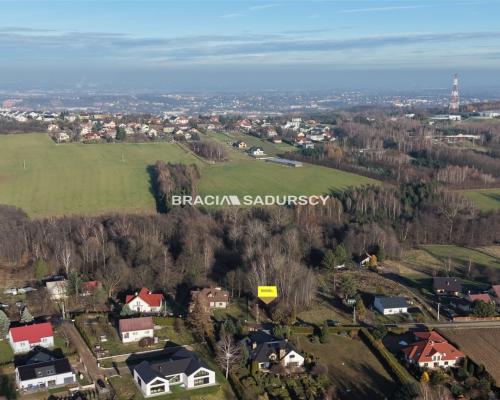 D  ziałka budowlana o pow. 29 arów w Sygneczowie gm. Wieliczka    Oferujemy na sprzedaż działkę budowlaną położoną w m