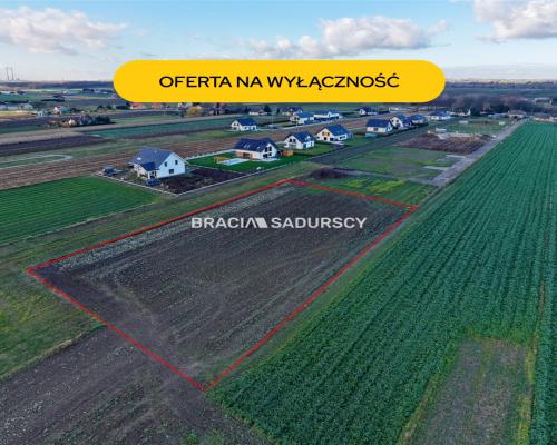 Działka budowlana o pow. 28 arów w Krakowie - Nowej Hucie    Przedmiotem oferty jest działka o nr  305    położona w o