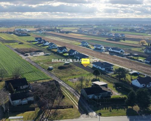 Działka budowlana o pow. 34 arów w Krakowie - Nowej Hucie    Przedmiotem oferty jest działka o nr  307    położona w o