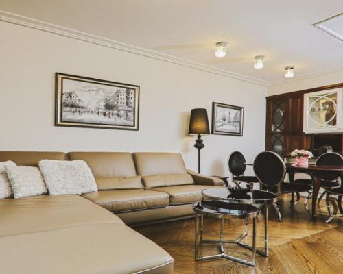 Dwupoziomowy Apartament z Panoramą na Jezioro