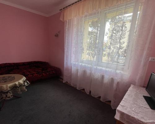 2 pokoje z oddzielną kuchnią , parter